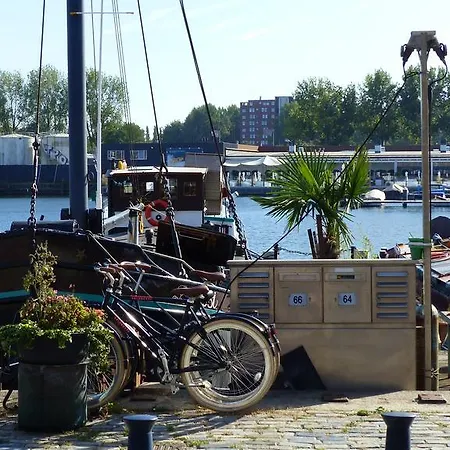 Houseboat Reussi * Amszterdam
