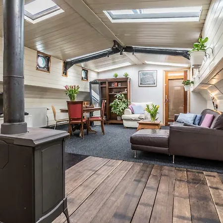 Houseboat Reussi Couette-café *