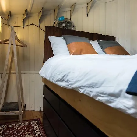 Houseboat Reussi * Amszterdam