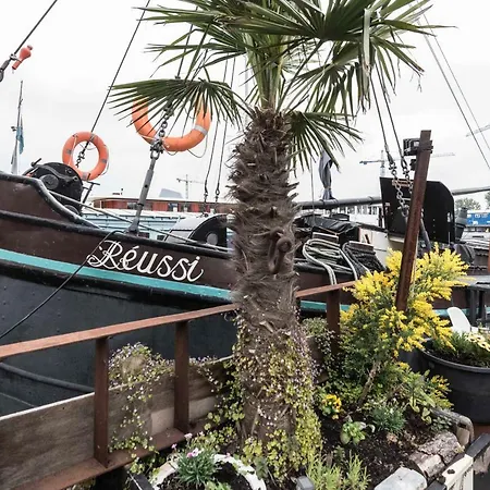 Houseboat Reussi Bed & Breakfast