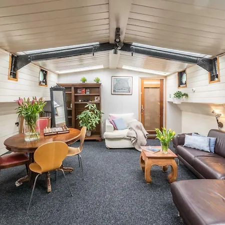 Houseboat Reussi