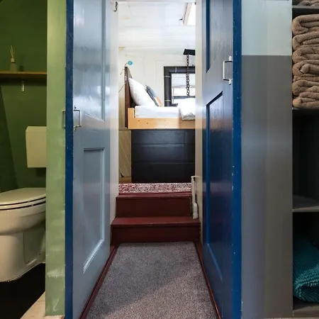 B&B Houseboat Reussi *